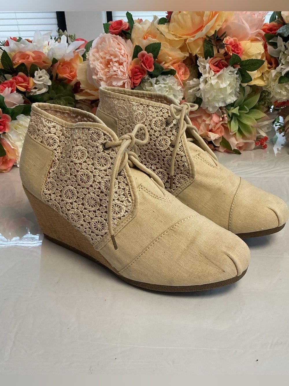 Skechers BOBS Desert Kiss Lace Crochet Canvas Wedge Booties Natural Size 10